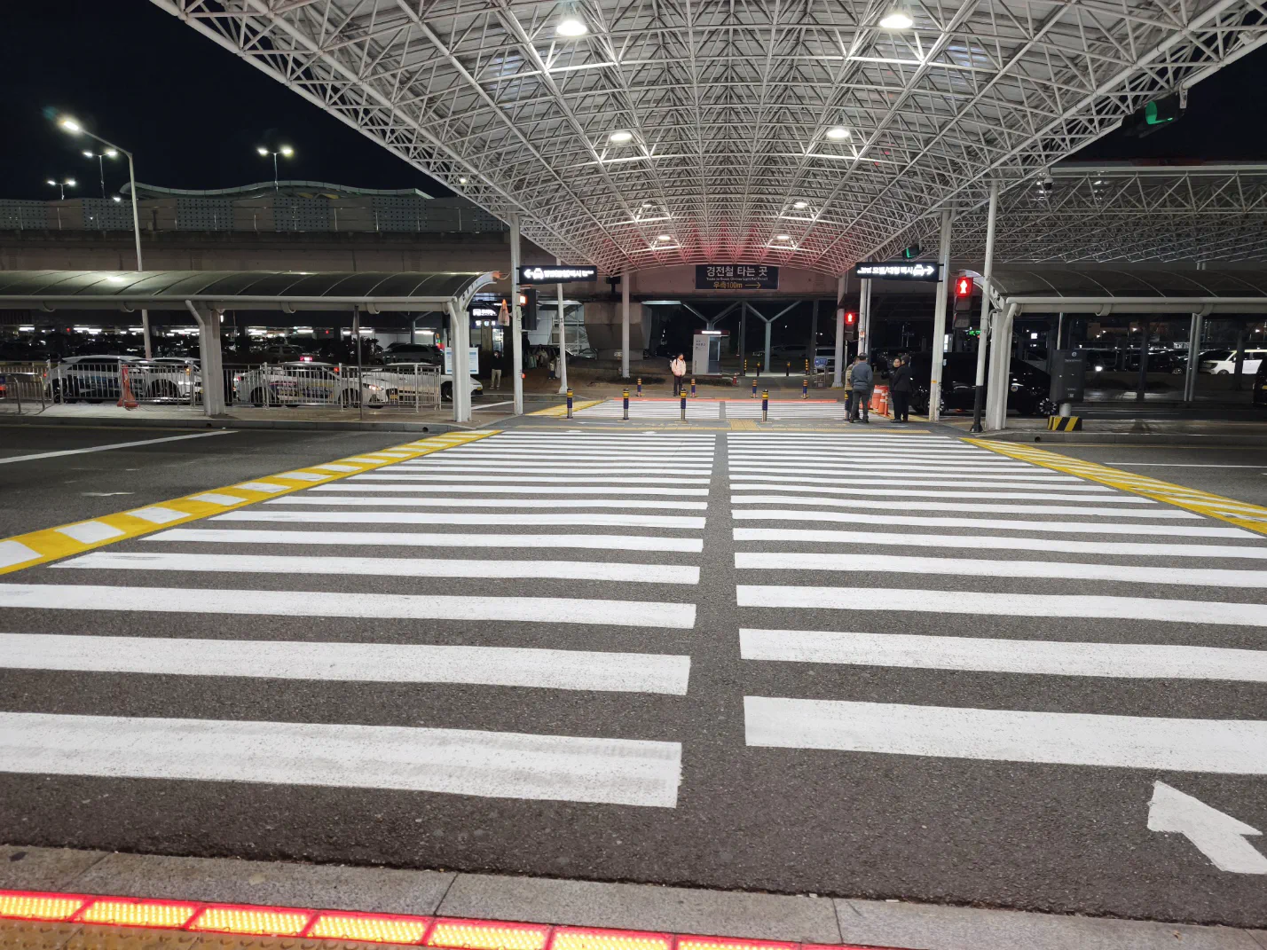金海空港国際線　横断歩道