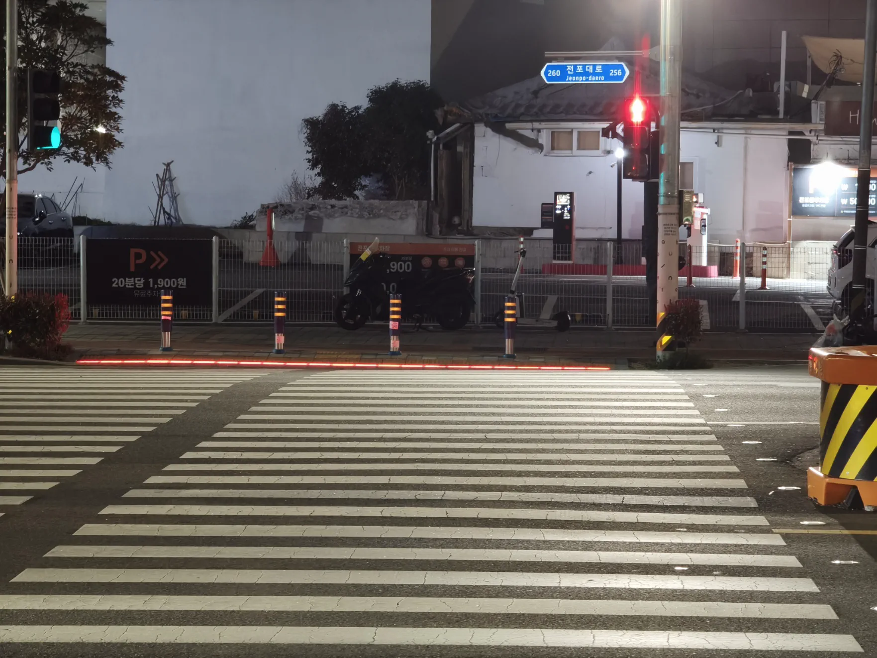 韓国の横断歩道（赤）