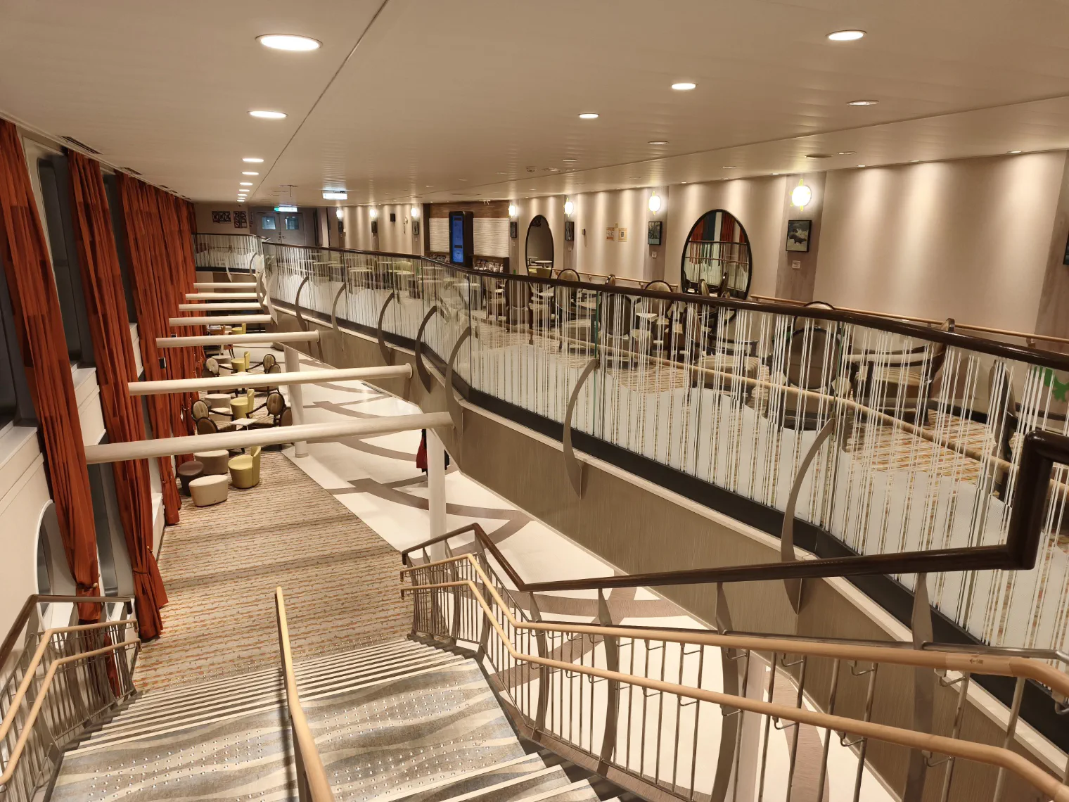 さんふらわあ　さっぽろの船内のプロムナード