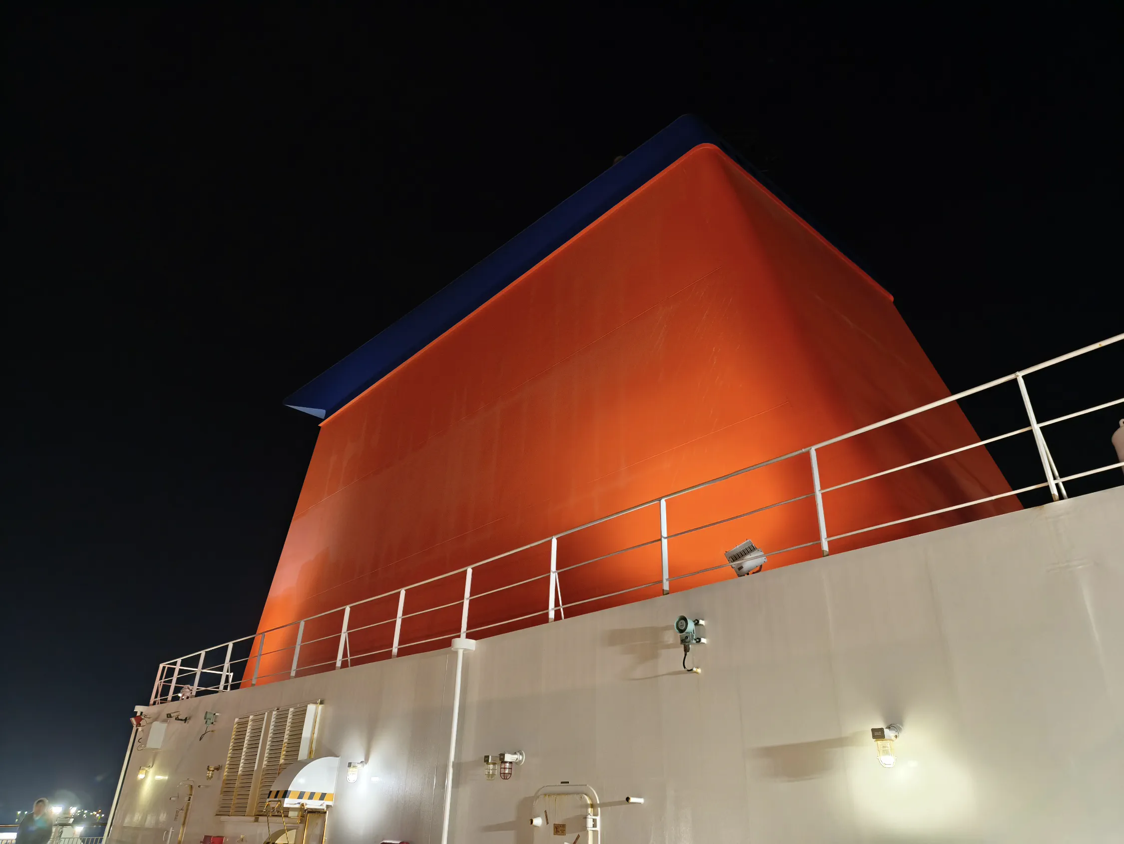 さんふらわあのオレンジ色のファンネル