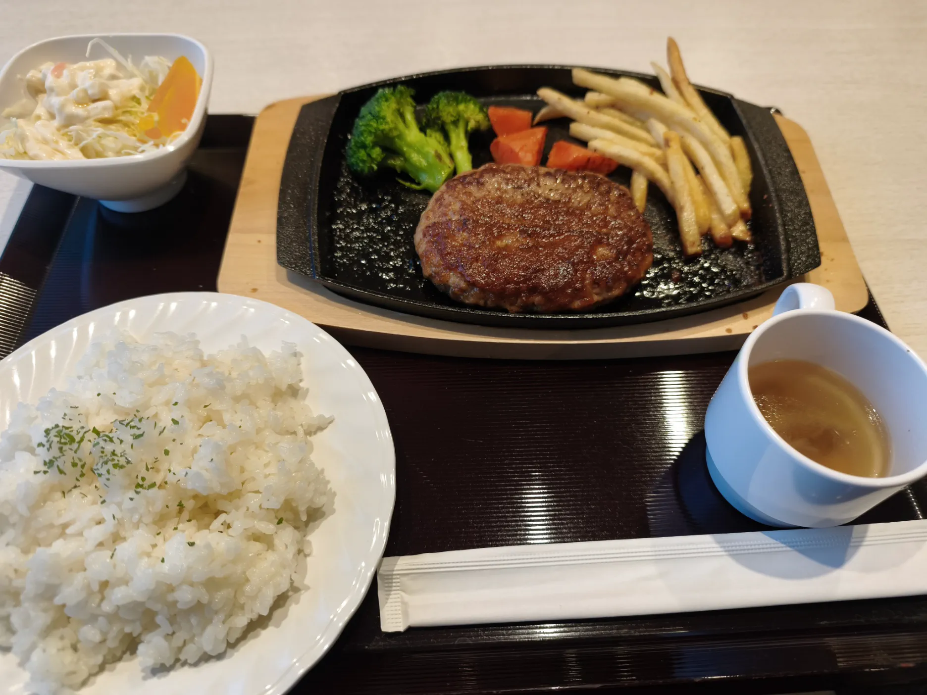 ハンバーグ定食