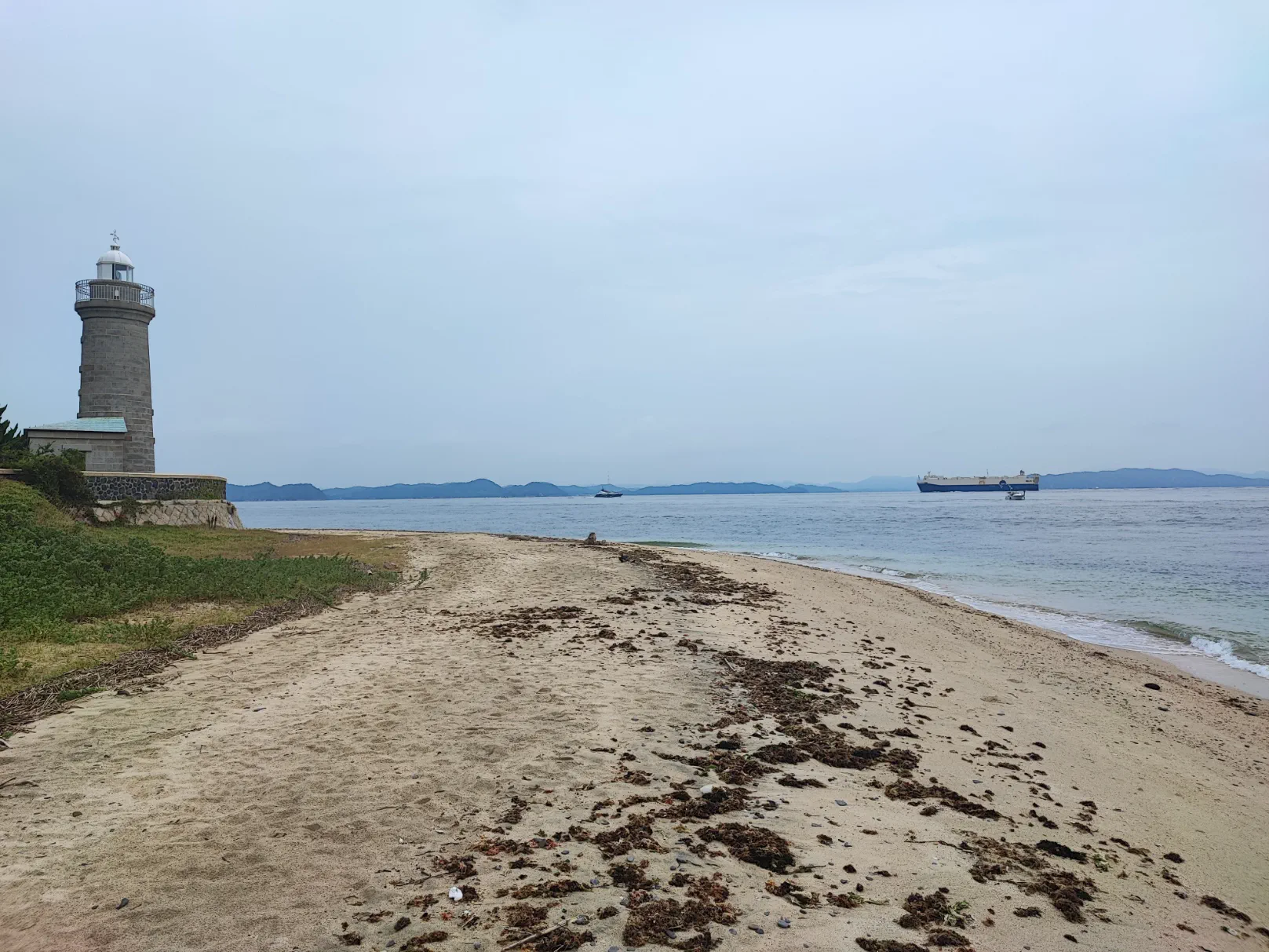 男木島灯台と海